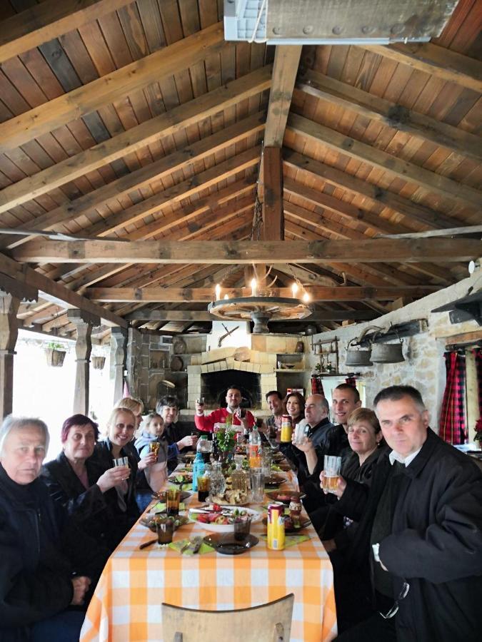 Къща За Гости Чичарите Gabrovo Buitenkant foto